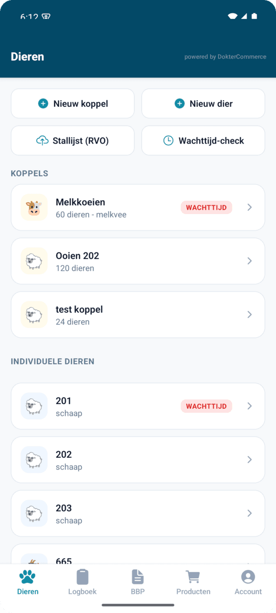 Dierenlijst in de Dokterveld-app met soort-iconen voor koppels en individuele dieren, en rode wachttijd-labels bij het koppel melkkoeien en schaap 201