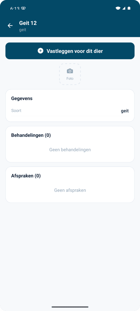 Dierdetail van Geit 12 in de Dokterveld-app, met de knop Vastleggen voor dit dier en een overzicht van behandelingen en afspraken